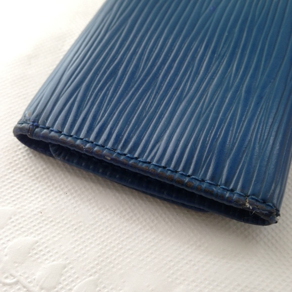 Authentic, Louis Vuitton, Blue Epi Leather 4-Hooks - Picture 4 of 9